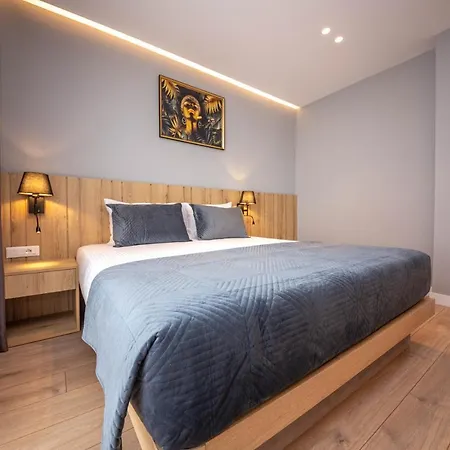 Azure Hotel Sarandë