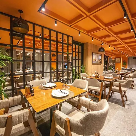 Azure Hotel Sarandë