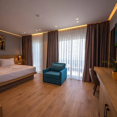 Azure Sarandë