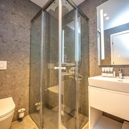 Otel Azure Saranda
